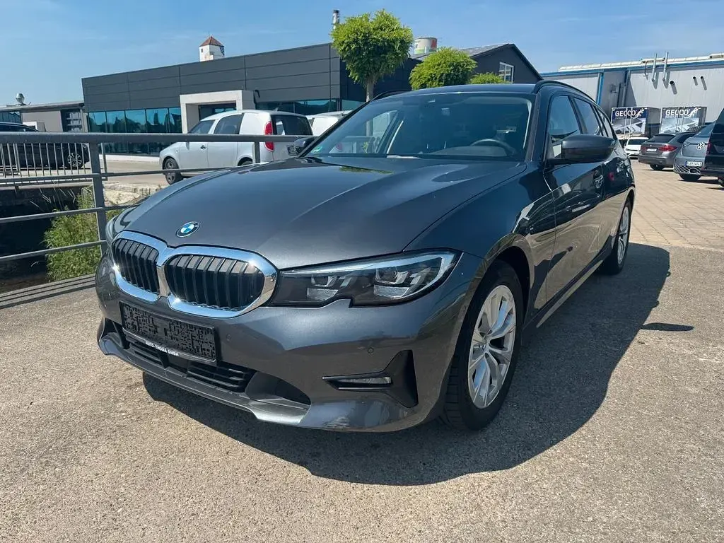 Gebraucht BMW 320 Advantage 190 PS (139 kW) 2021 Grau Kombi