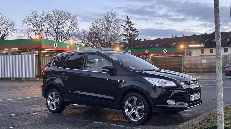 Gebraucht Ford Kuga Titanium 163 PS (119 kW) 2013 Schwarz SUV