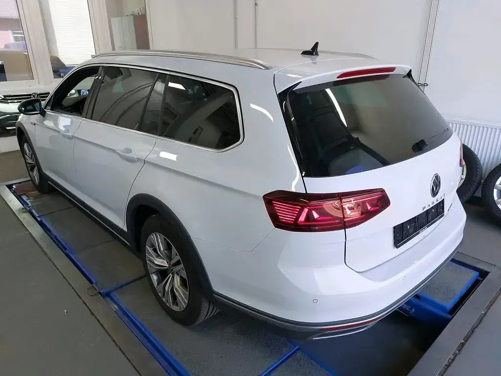 Gebraucht VW Passat Alltrack 200 PS (147 kW) 2024 Weiß Kombi