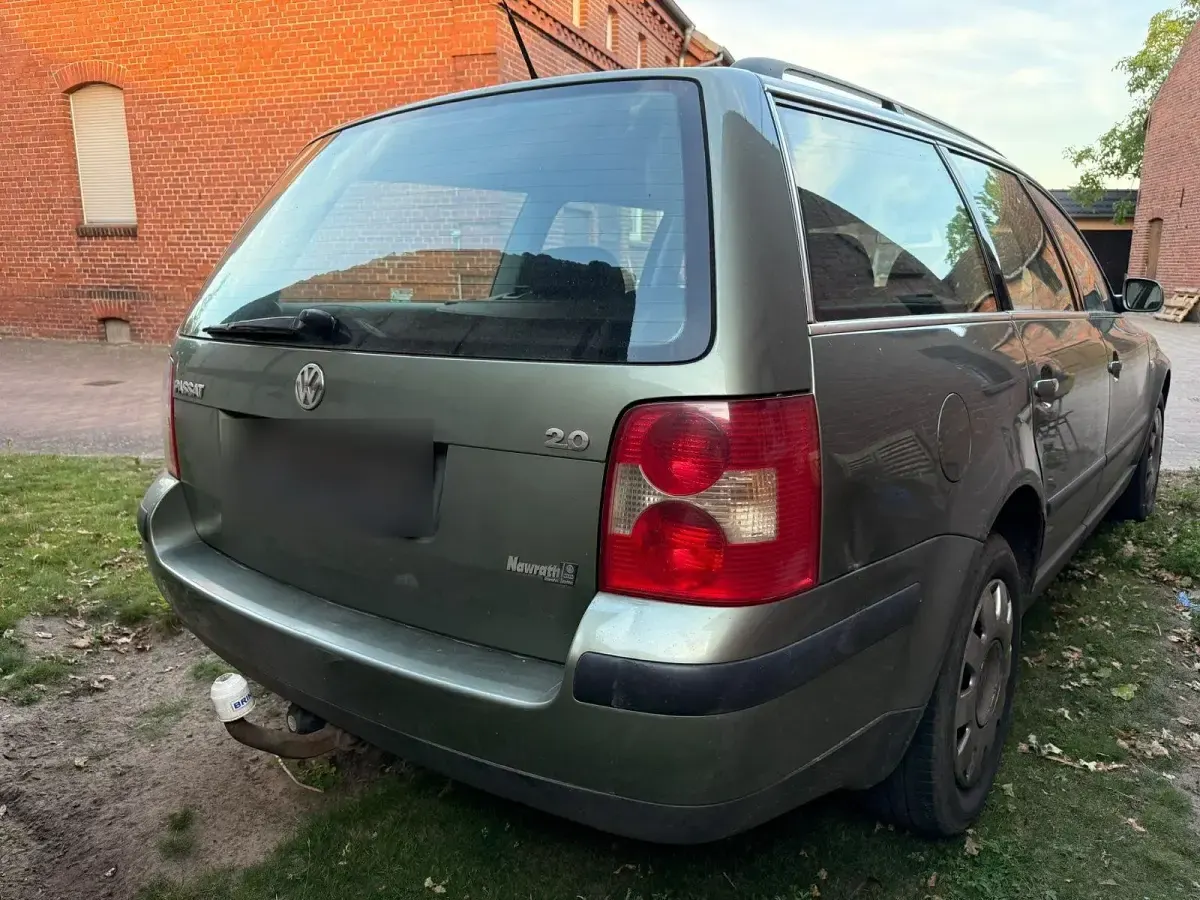 Gebraucht VW Passat 115 PS (84 kW) 2001 Grün Kombi