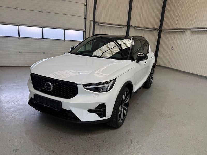Weiß Gebraucht 2022 Volvo XC40 Ultimate SUV | 32.990 € (Etwas zu teuer) - Bild 1/4