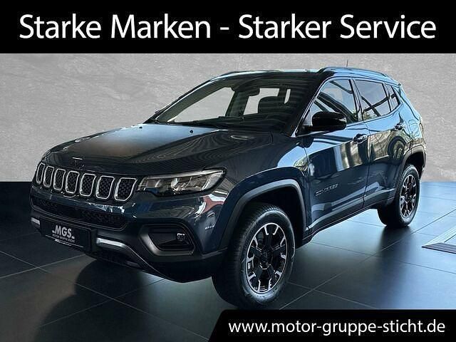 Second-hand Jeep Compass 241 CP (177 kW) 2024 Albastru SUV