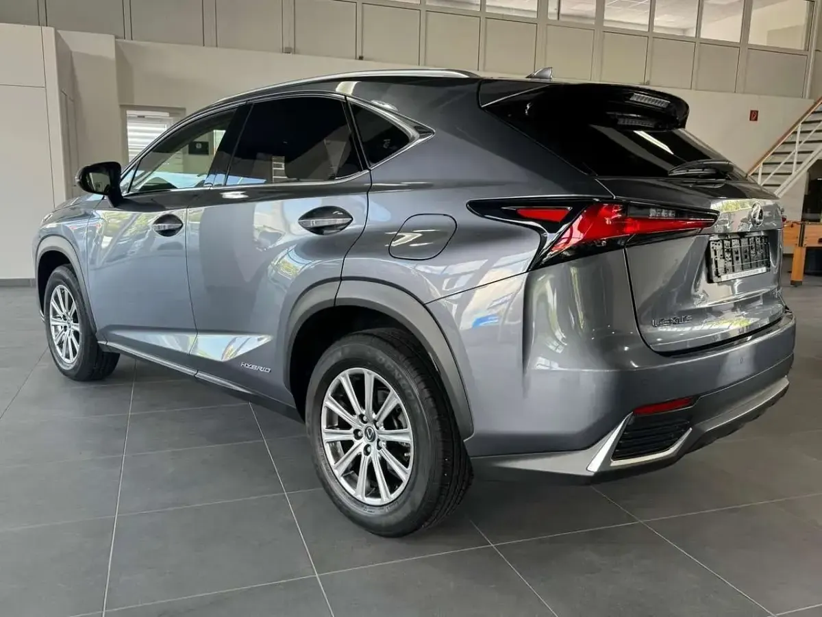 Gebraucht Lexus NX300h 197 PS (144 kW) 2021 Grau SUV