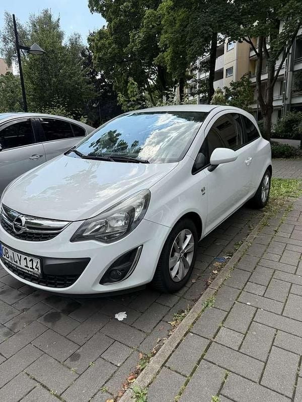 Weiß Gebraucht 2014 Opel Corsa Energy Limousine | 3.999 € (Guter Preis) - Bild 1/4