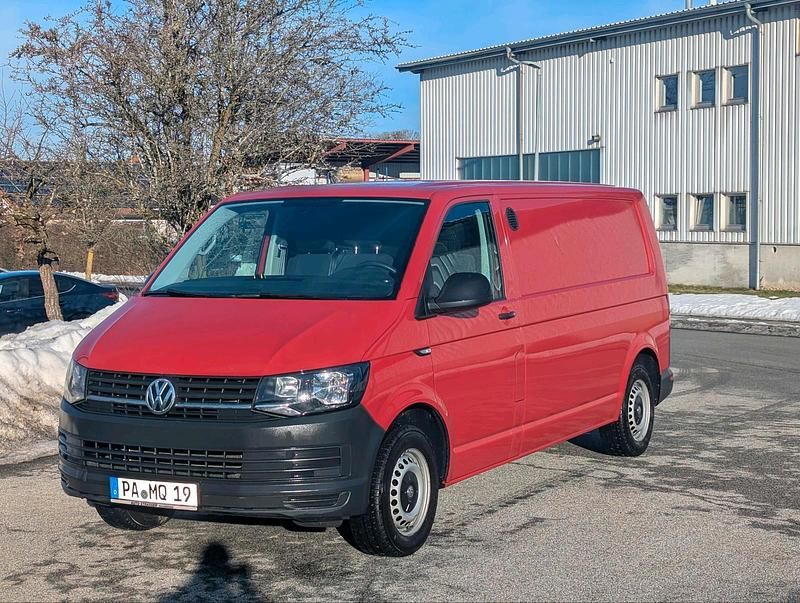 Gebraucht VW Transporter 102 PS (75 kW) 2017 Rot Van