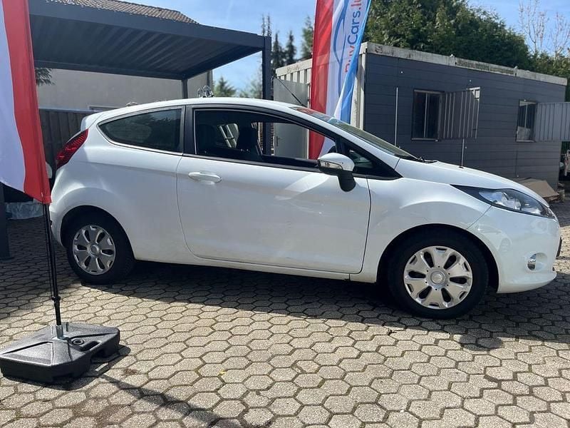 Usata Ford Fiesta 95 CV (69 kW) 2011 Bianco Utilitaria