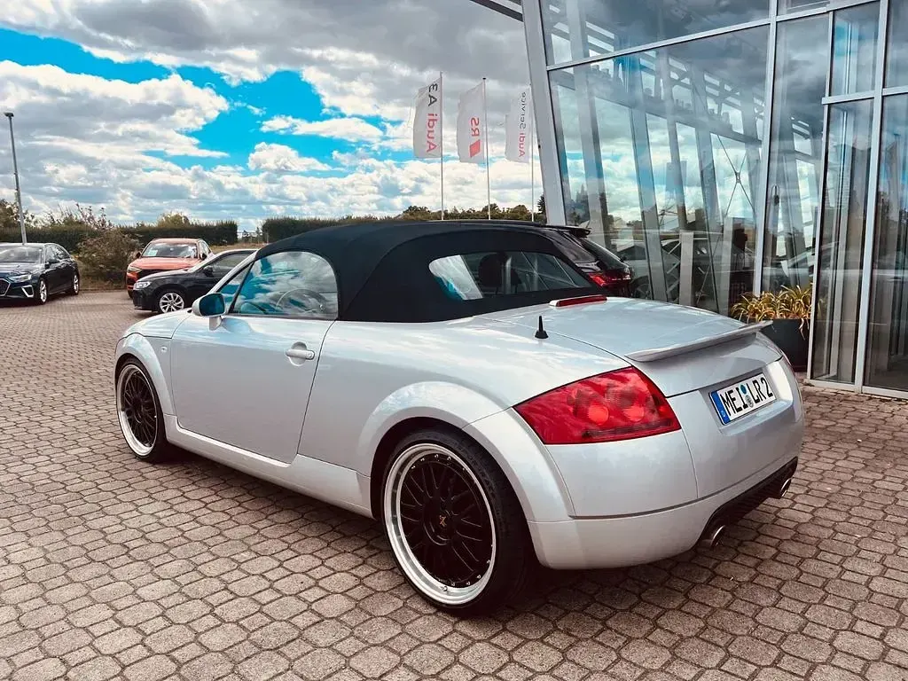 Gebraucht Audi TT Roadster Design 224 PS (164 kW) 2001 Lichtsilber metallic (metallic) Cabrio