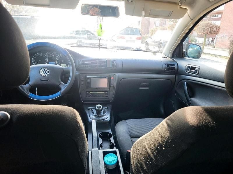 Gebraucht VW Passat 106 PS (77 kW) 2002 Blau Limousine