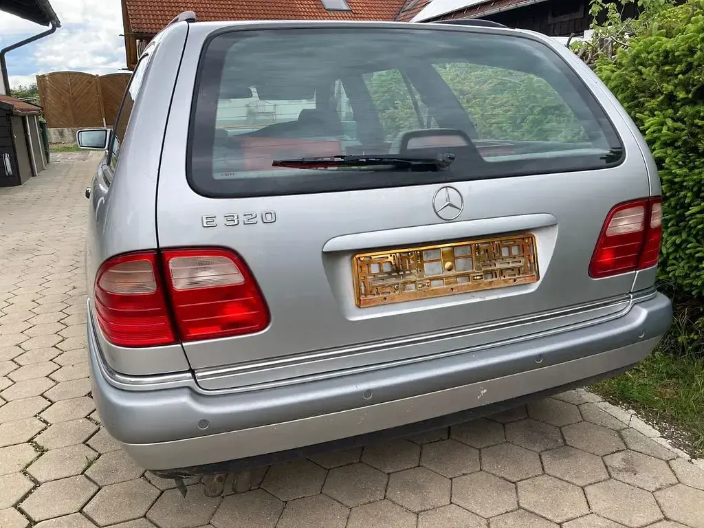 Gebraucht Mercedes E320 Avantgarde 224 PS (164 kW) 1998 Silber Limousine