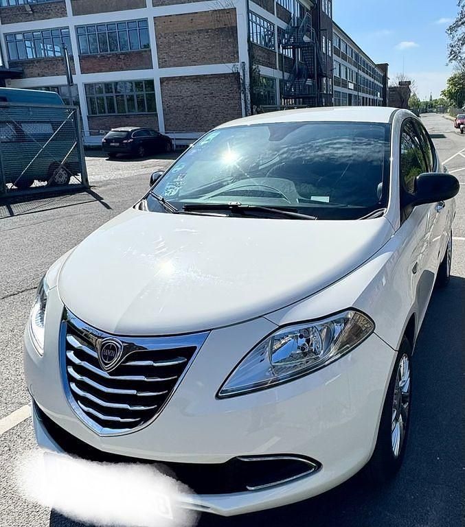 Second-hand Lancia Ypsilon 109 CP (80 kW) 2014 Alb Hatchback