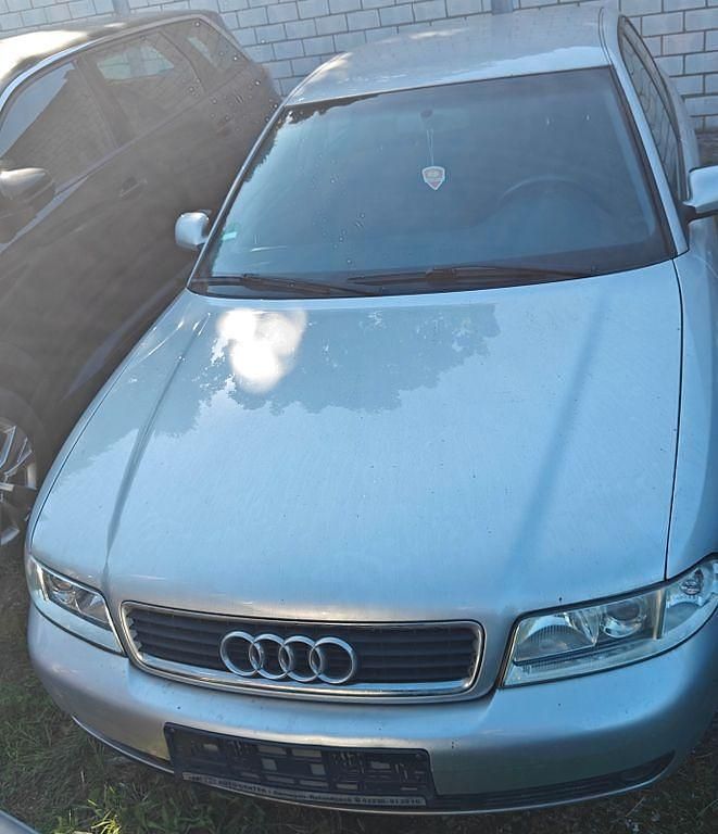 Silber Gebraucht 2000 Audi A4 Limousine | 2.380 € (Guter Preis) - Bild 1/4
