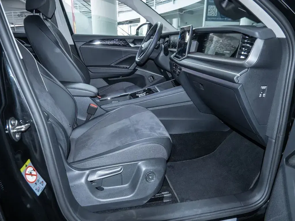 Gebraucht VW Tayron Elegance 204 PS (150 kW) 2025 Grenadillschwarz metallic SUV