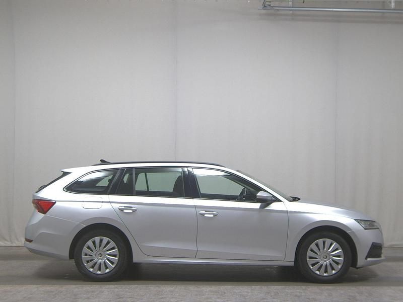 Silber Gebraucht 2021 Skoda Octavia Active Kombi | 14.980 € (Superpreis) - Bild 1/4