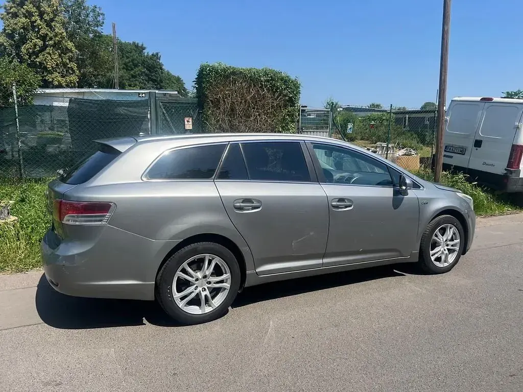 Gebraucht Toyota Avensis Edition 150 PS (110 kW) 2012 Grau Kombi