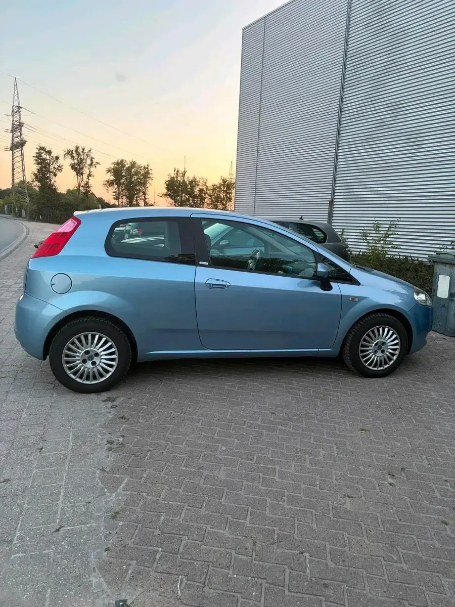 Gebraucht Fiat Grande Punto 69 PS (50 kW) 2005 Blau Kleinwagen