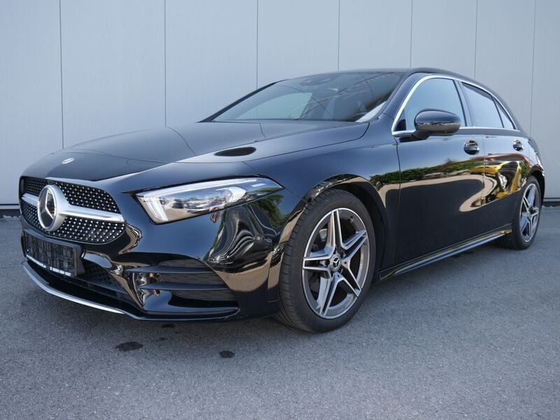 Schwarz Gebraucht 2020 Mercedes A180 AMG line Limousine | 22.550 € (Superpreis) - Bild 1/4