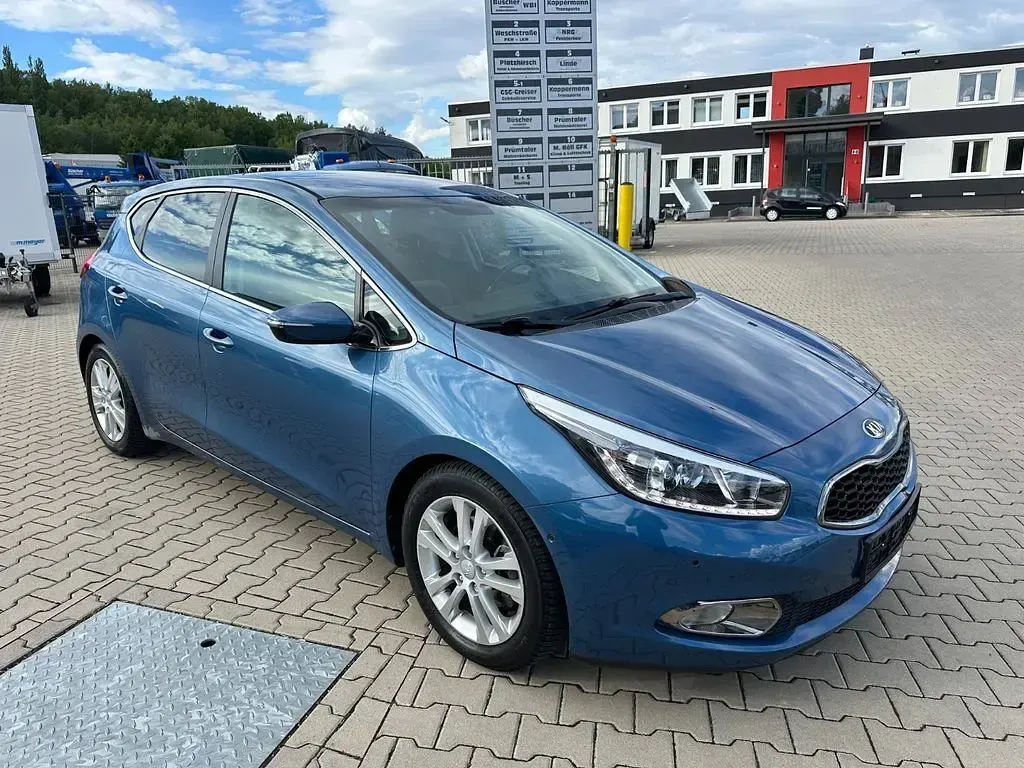Gebraucht Kia Ceed 128 PS (94 kW) 2013 Blau Kleinwagen