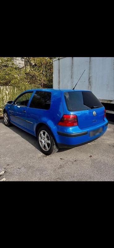 Usado VW Golf 75 HP (55 kW) 2000 Azul Coupé