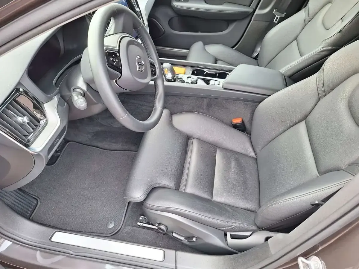 Gebraucht Volvo V60 Plus 197 PS (144 kW) 2023 Particular grey Kombi