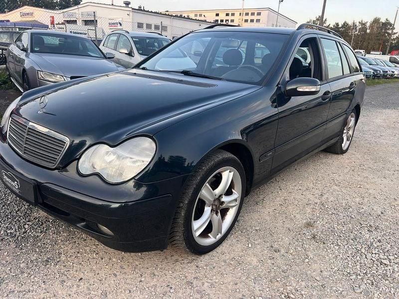 Schwarz Gebraucht 2001 Mercedes C180 Classic Limousine | 650 € (Superpreis) - Bild 1/4