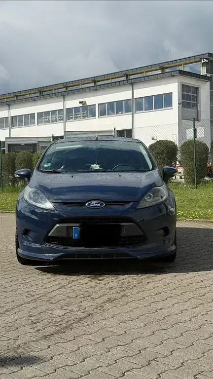 Second-hand Ford Fiesta Trend 92 CP (67 kW) 2012 Albastru Hatchback