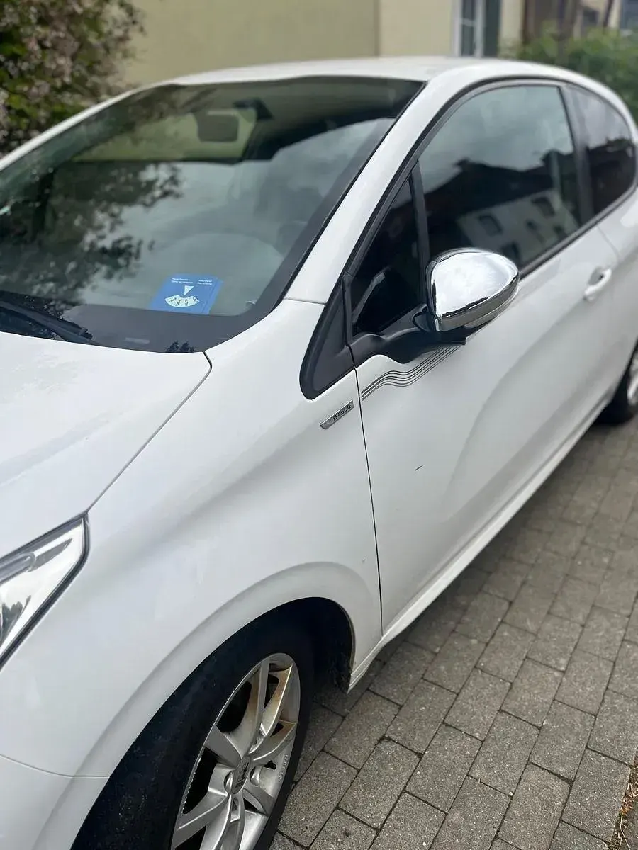 Gebraucht Peugeot 208 Style 92 PS (67 kW) 2013 Weiß Kleinwagen