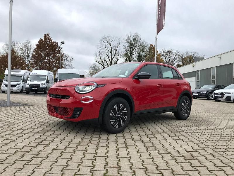 Passione rot Gebraucht 2023 Fiat 600 Red SUV | 31.990 € - Bild 1/4