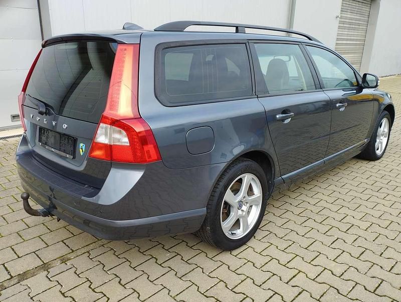 Beige Gebraucht 2009 Volvo V70 Summum Kombi | 3.950 € (Etwas zu teuer) - Bild 1/4