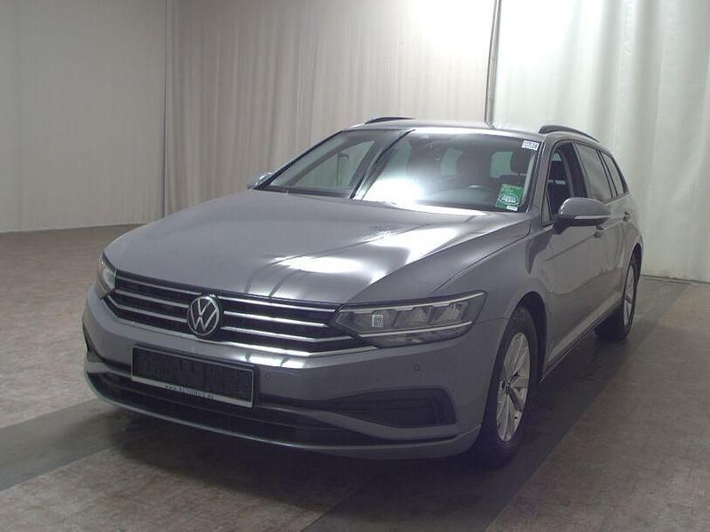 Gebraucht VW Passat 150 PS (110 kW) 2023 Mondsteingrau Kombi