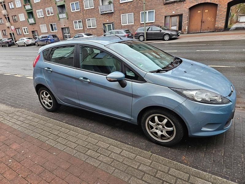 Gebraucht Ford Fiesta 70 PS (51 kW) 2010 Blau Kleinwagen