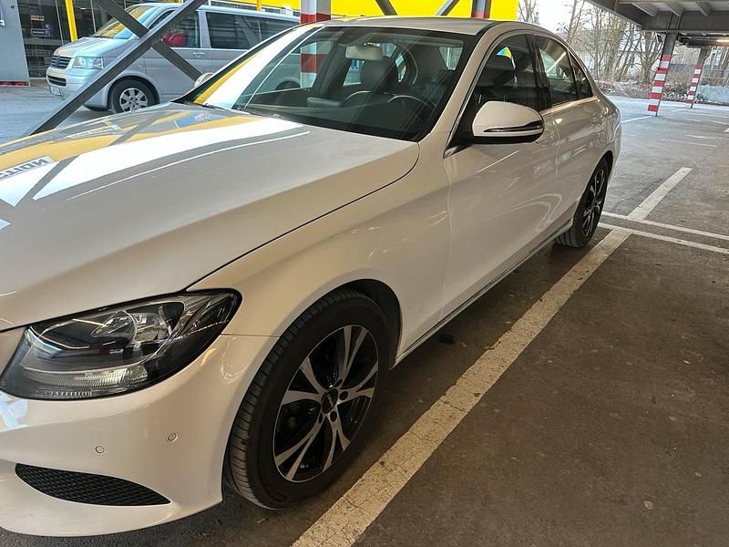 Gebraucht Mercedes C200 136 PS (100 kW) 2016 Weiß Limousine