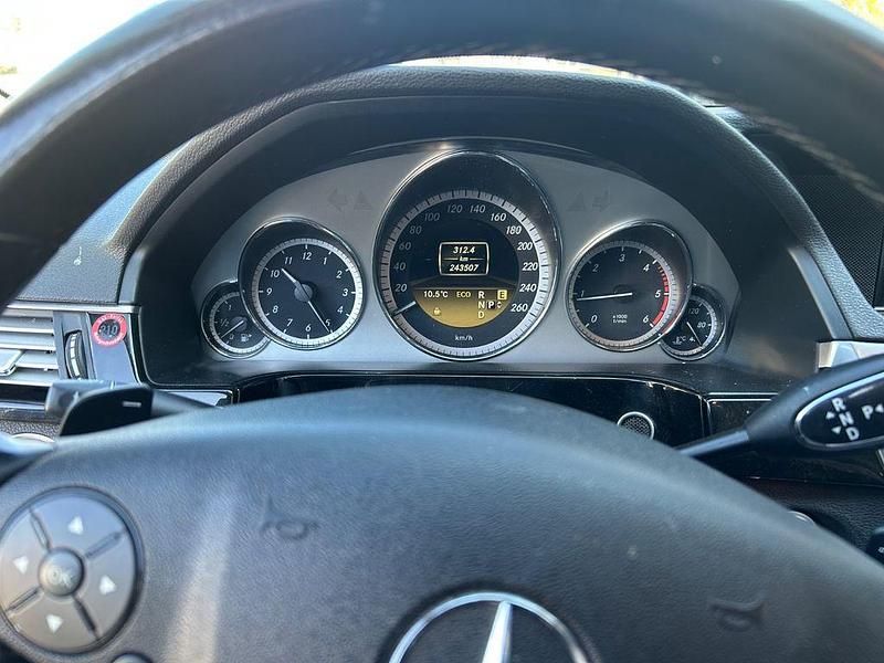 Gebraucht Mercedes E220 170 PS (125 kW) 2011 Grau Limousine