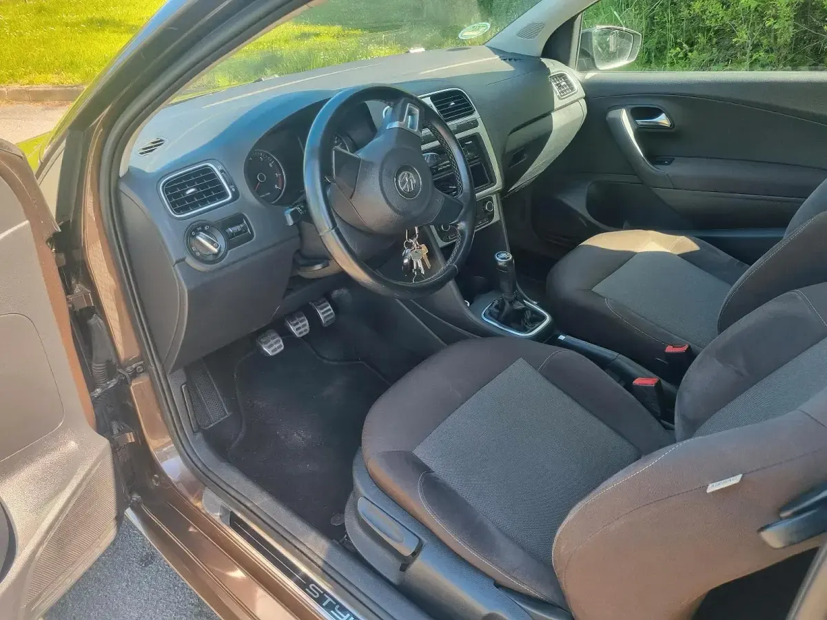 Gebraucht VW Polo Style 60 PS (44 kW) 2012 Braun Kleinwagen