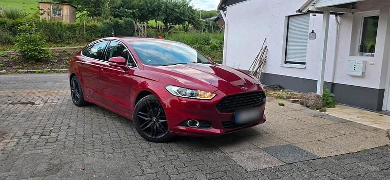 Rot Gebraucht 2017 Ford Mondeo Limousine | 8.000 € (Superpreis) - Bild 1/4