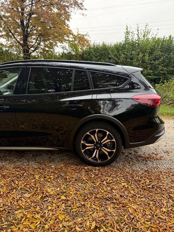 Gebraucht Ford Focus Active 155 PS (114 kW) 2023 Schwarz Limousine