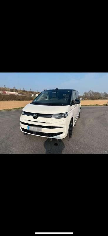Weiß Gebraucht 2024 VW T7 Edition Van | 62.000 € (Teuer) - Bild 1/4