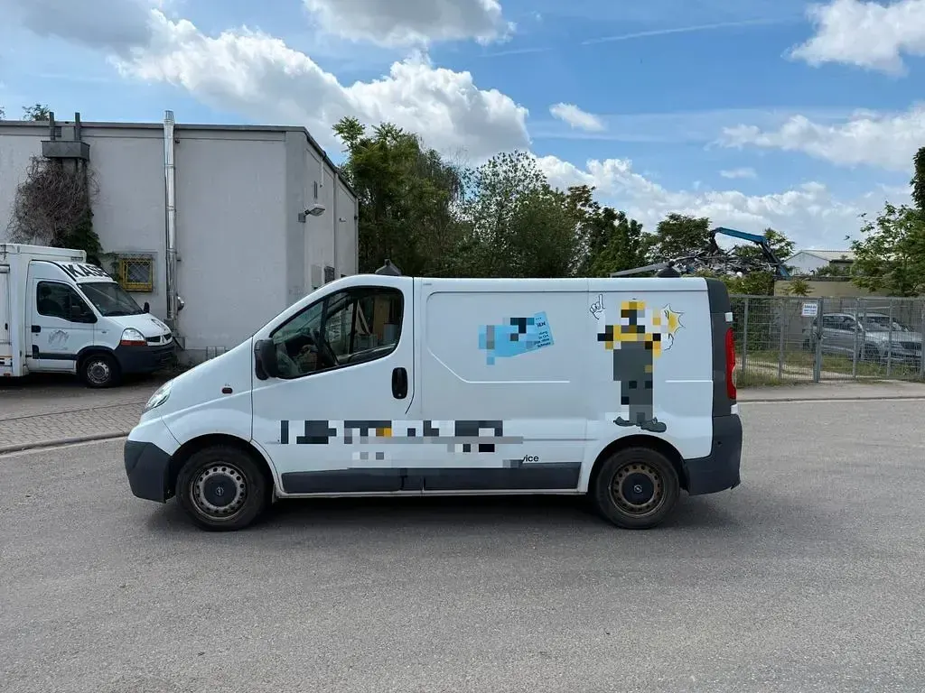 Używany Opel Vivaro 90 KM (66 kW) 2006 Biały Minivan