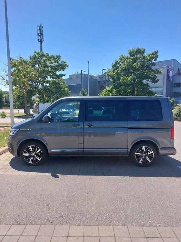 Grau Gebraucht 2020 VW Multivan Generation Six Van / Kleinbus | 43.800 € - Bild 1/4