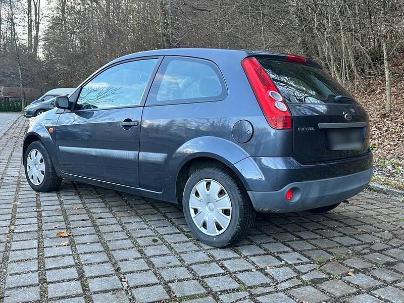 Second-hand Ford Fiesta Trend 70 CP (51 kW) 2006 Gri Hatchback