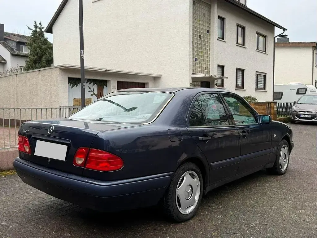 Gebraucht Mercedes E320 Classic 220 PS (161 kW) 1996 Limousine