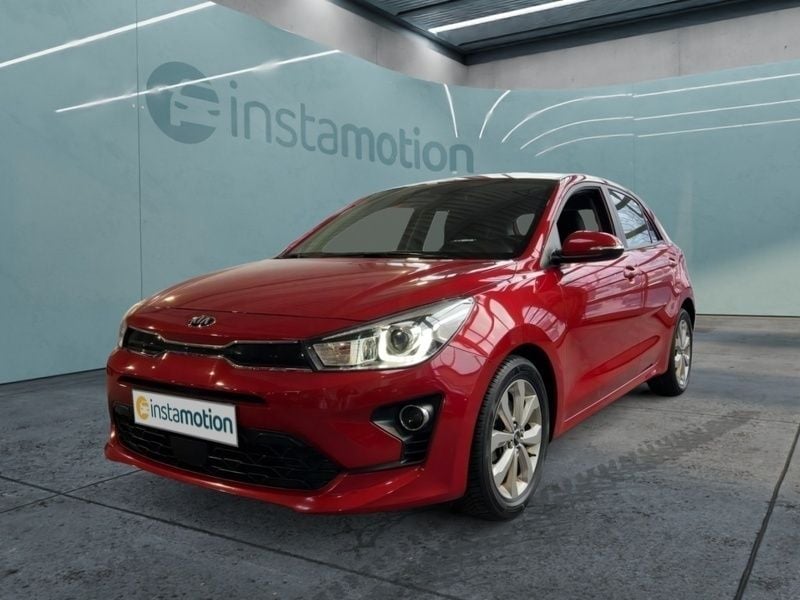 Używany Kia Rio Vision 101 KM (74 kW) 2021 Czerwony Sedan/Limuzyna