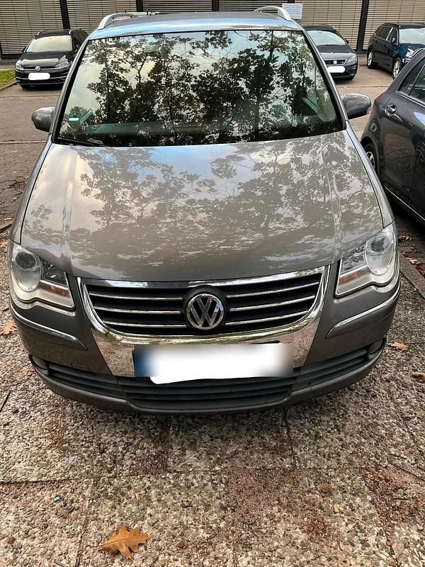Grau Gebraucht 2008 VW Touran Highline Van / Kleinbus | 3.490 € (Fairer Preis) - Bild 1/4