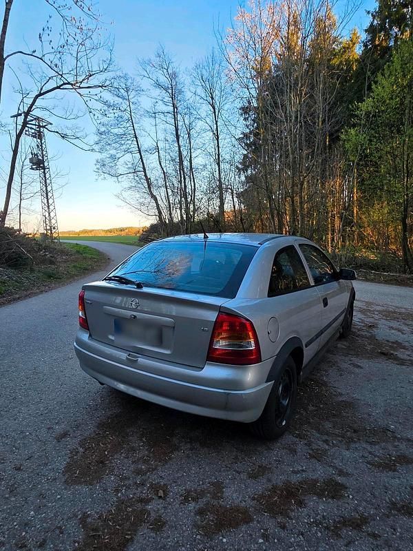 Gebraucht Opel Astra 75 PS (55 kW) 1998 Silber Coupé