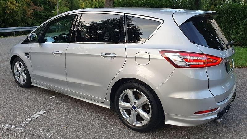 Gebraucht Ford S-MAX Titanium 150 PS (110 kW) 2015 Silber Van / Kleinbus