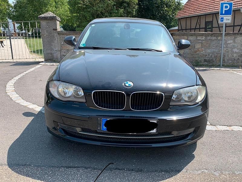 Schwarz Gebraucht 2010 BMW 116 Kleinwagen | 2.550 € (Superpreis) - Bild 1/4