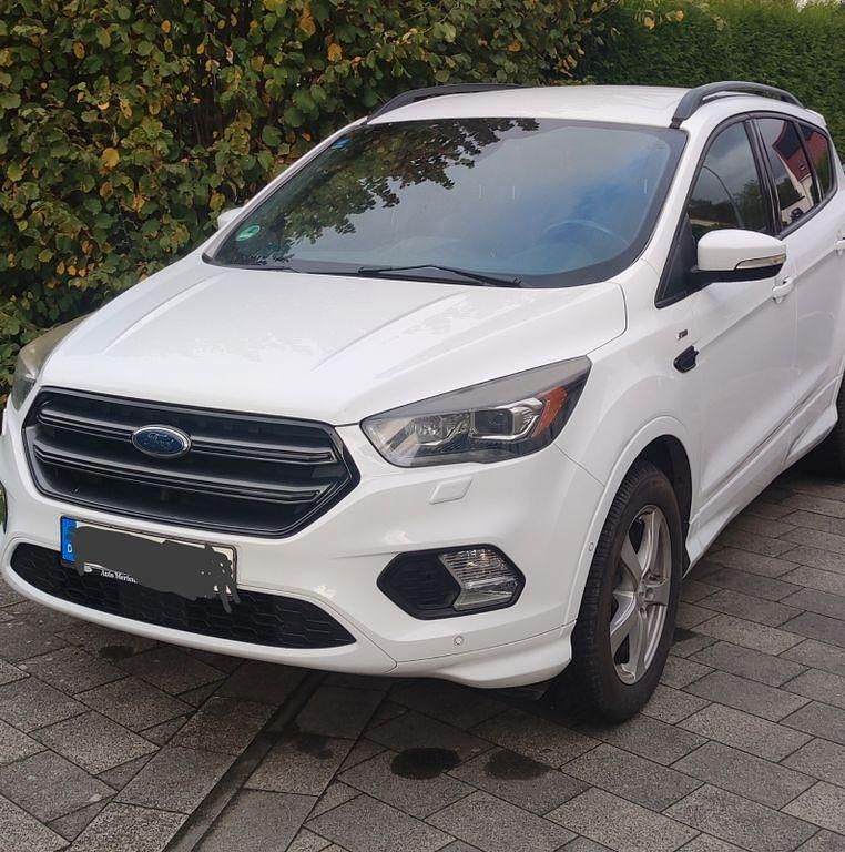 Weiß Gebraucht 2017 Ford Kuga ST-Line SUV | 9.700 € (Guter Preis) - Bild 1/4