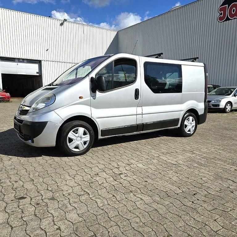Gebraucht Opel Vivaro 114 PS (83 kW) 2010 Schwarz metallic Van / Kleinbus