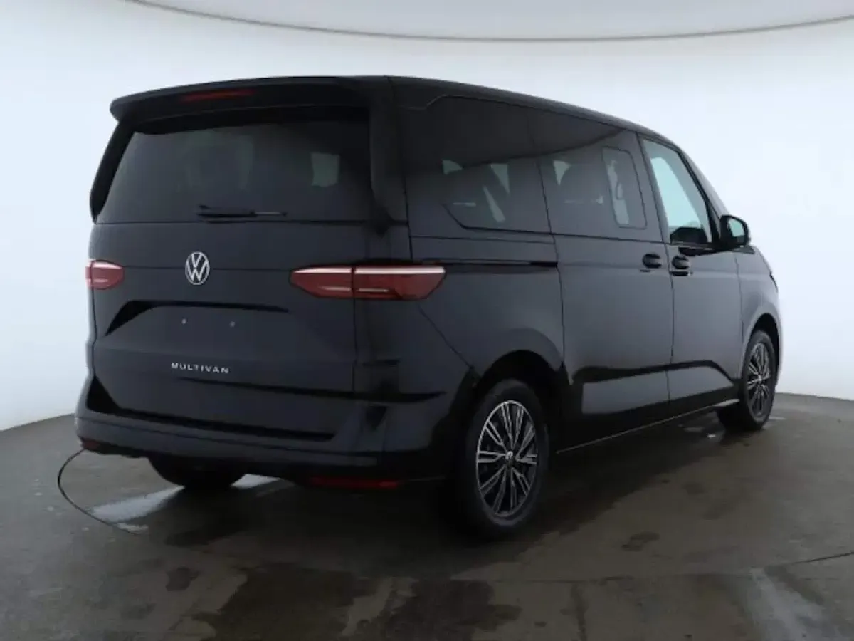 Second-hand VW Multivan Basis 150 CP (110 kW) 2025 Monovolum