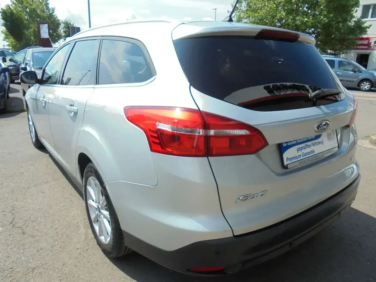 Gebraucht Ford Focus Titanium 125 PS (91 kW) 2017 Silber Limousine
