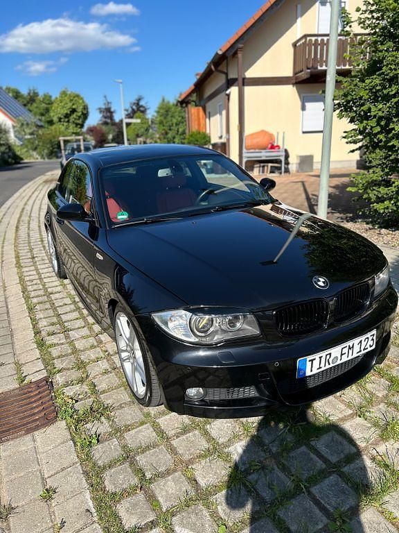 Schwarz Gebraucht 2008 BMW 123 Sport Line Kleinwagen | 8.999 € (Fairer Preis) - Bild 1/4